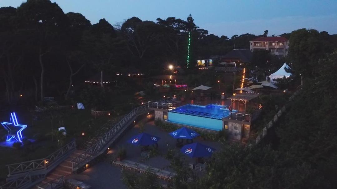 The Lakeside 恩德培 外观 照片